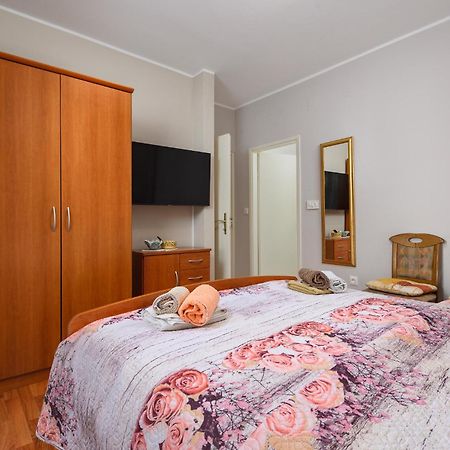 House Alma Apartment โปเรช ภายนอก รูปภาพ