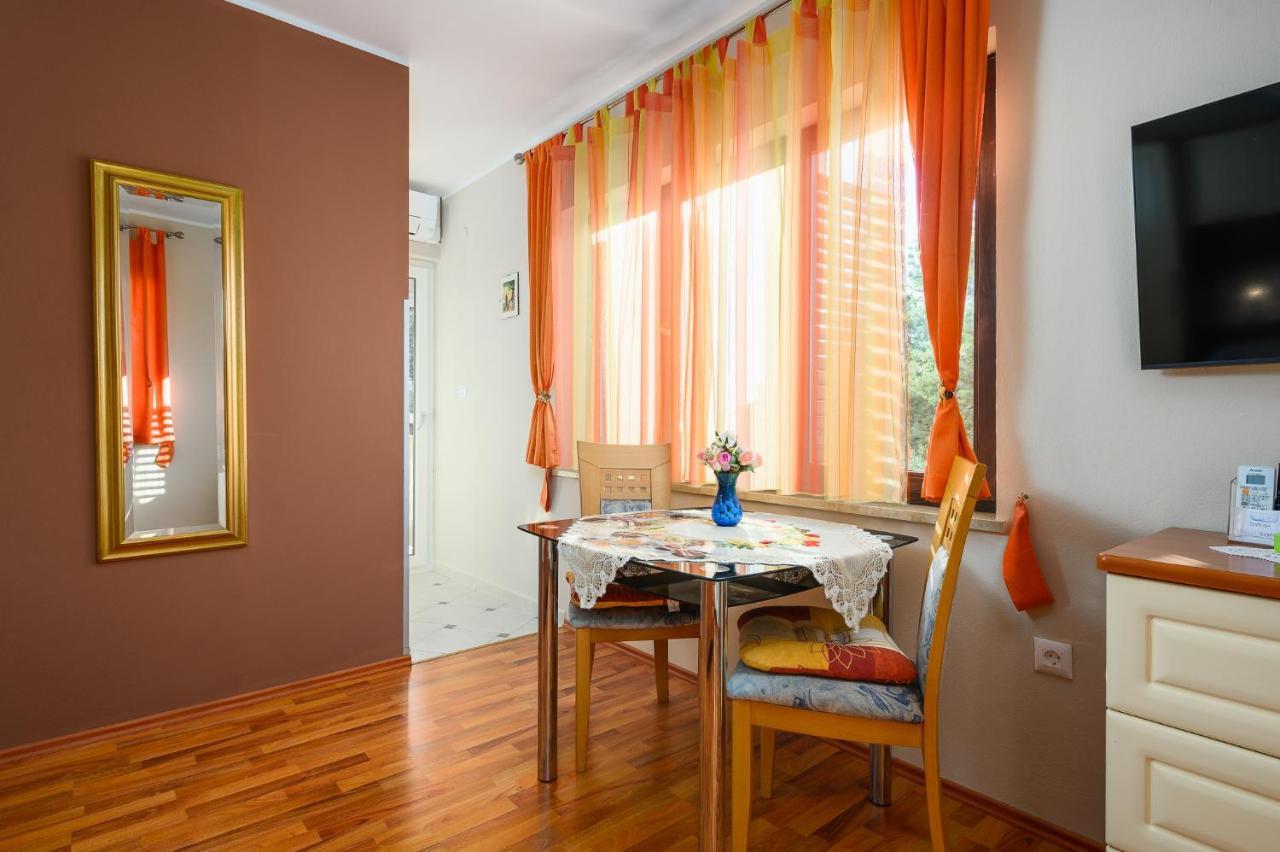 House Alma Apartment โปเรช ภายนอก รูปภาพ