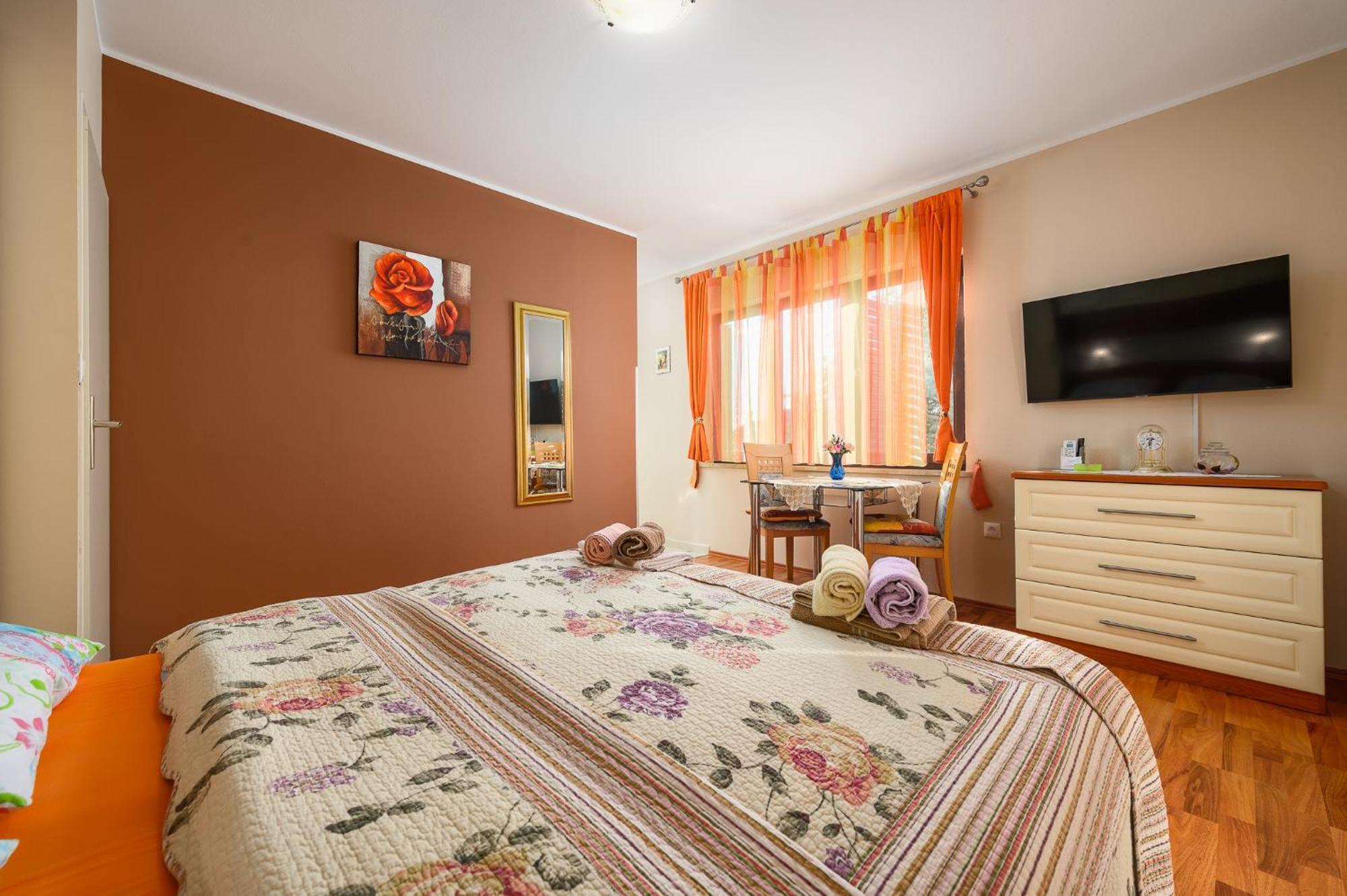 House Alma Apartment โปเรช ภายนอก รูปภาพ